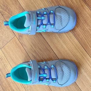 Girls Merrell shoes size 2.5M